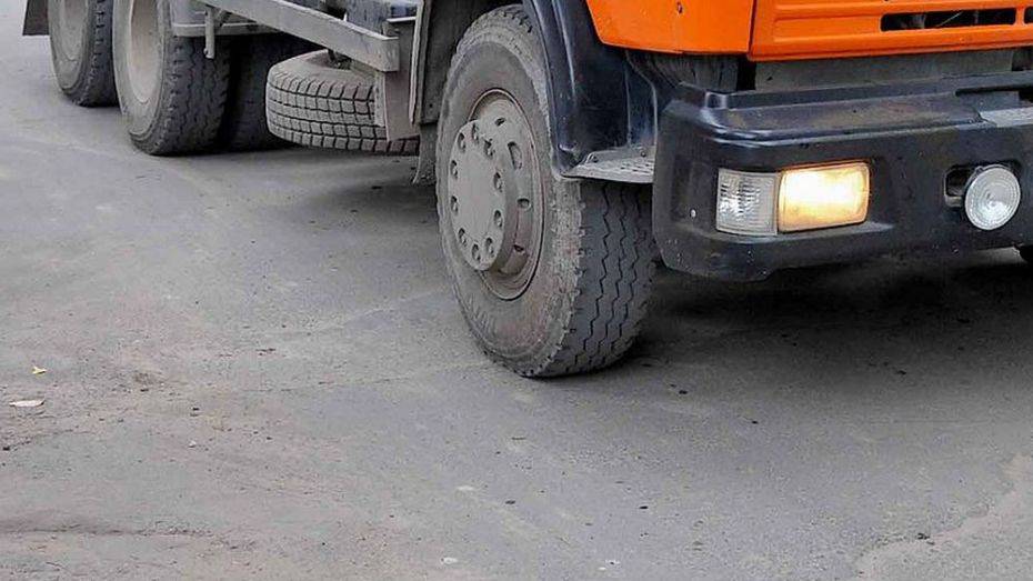 В Воронеже грузовик сбил 55-летнего пешехода в промзоне