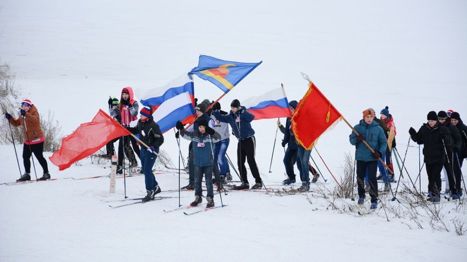 Острогожские школьники на лыжах прошли несколько километров дорогами воинов-освободителей 