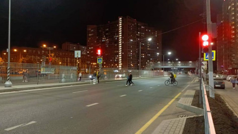 В Воронеже починили светофоры и освещение на улице Крынина