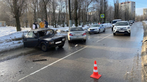 В Воронеже 70-летний водитель «Жигулей» устроил жестокое ДТП: пострадали 4 человека