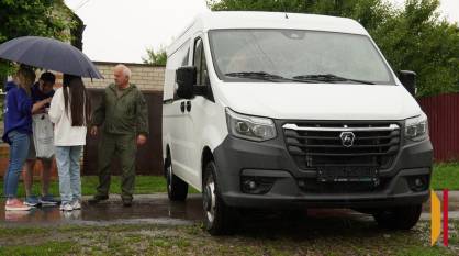 Многодетной семье Гусевых из Воронежской области вручили ключи от автомобиля ГАЗ «Соболь»