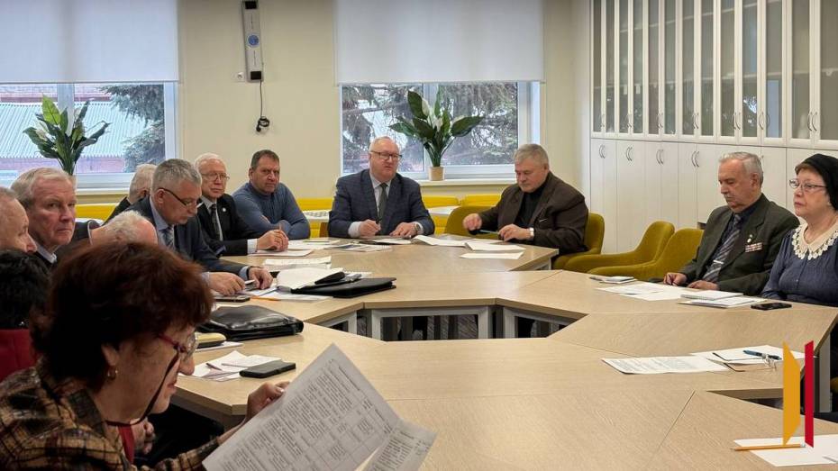 «Дети должны видеть положительный пример служившего человека»: в Воронеже обсудили патриотическое воспитание молодежи