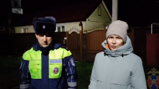 В Воронежской области полицейские вывели женщину из горящего дома