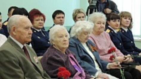 Воронежские следователи поздравили своих ветеранов с Днем Победы
