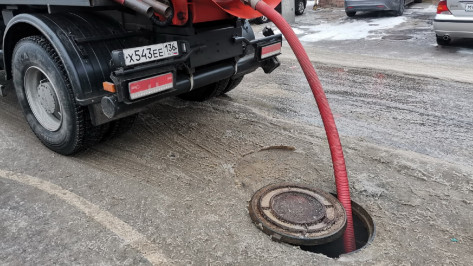 На улице Ленина в Воронеже ликвидировали последствия аварии на канализационной сети