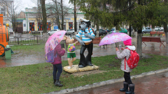 В скверах Борисоглебска установили скульптуры героев мультфильмов