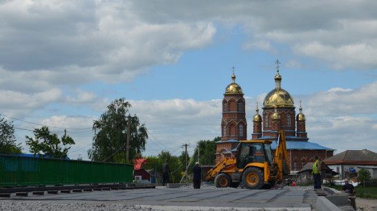 В семилукском селе построили мост через реку Гнилушу