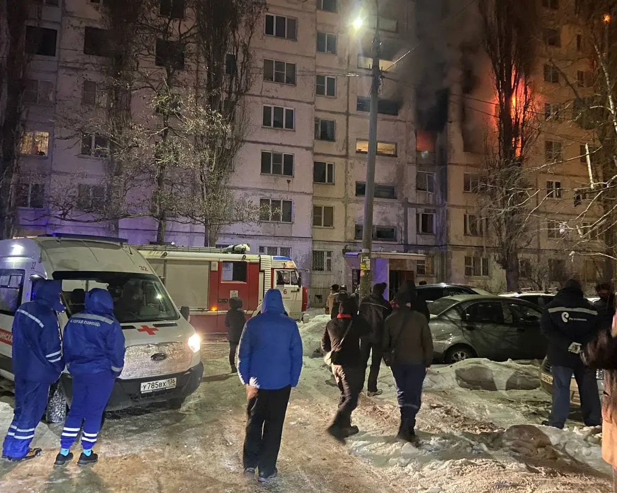 Ночью в жилом доме Воронежа на улице Хользунова произошел сильный хлопок