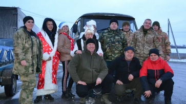 Воронежские волонтеры передали в зону СВО более 500 новогодних подарков и гуманитарный груз