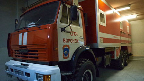 В Воронеже пожарные предотвратили взрыв газовых баллонов в гаражах на улице 9 Января