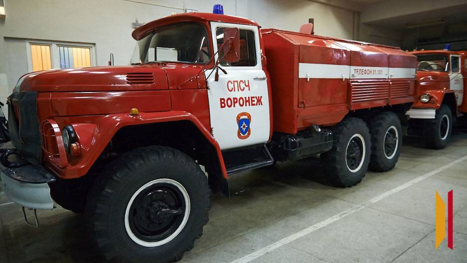 В Воронежской области из-за атаки БПЛА вечером 10 декабря загорелся промышленный объект