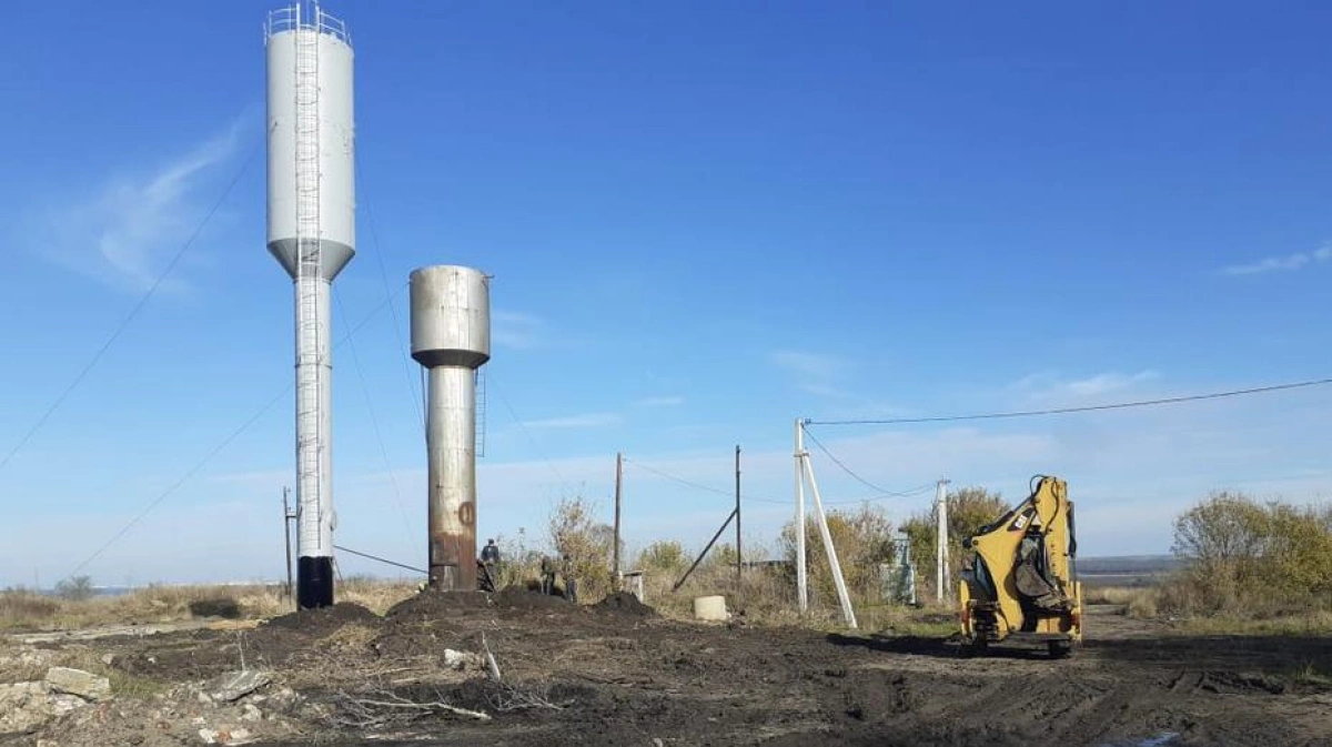 Погода в гремячьем хохольского. Водонапорная башня Соколовка. Проект водоснабжения села с водонапорной башни. Водонапорная башня металл новая. Водокачка новая.