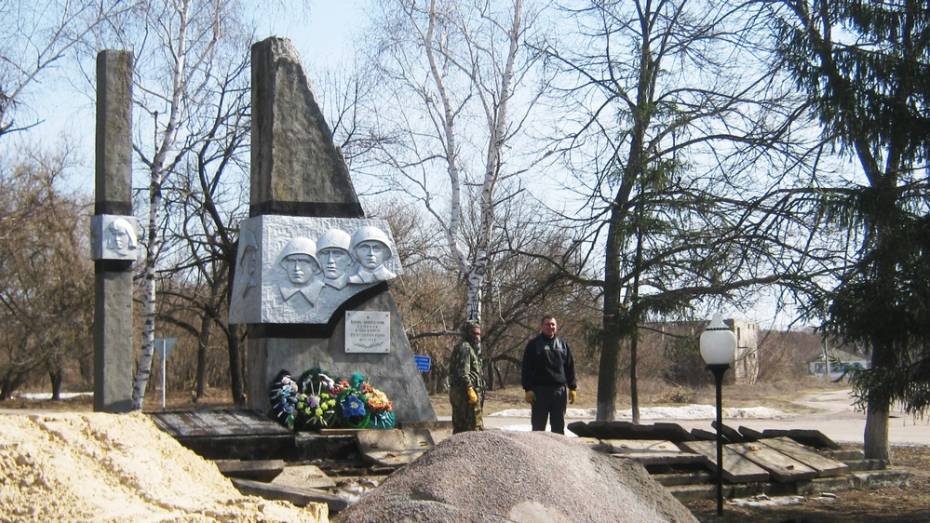 В павловском селе впервые за 44 года капитально отремонтируют памятник фронтовикам