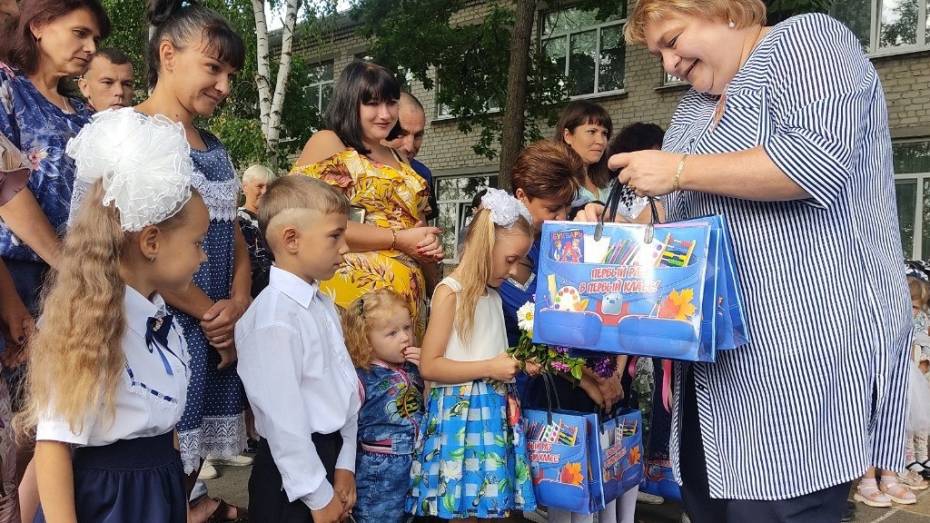 Меловский район ЛНР поблагодарил воронежцев за подарки детям к 1 Сентября