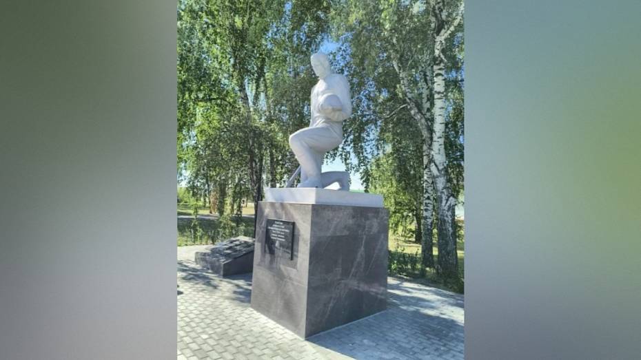 В новоусманском поселке Тимирязево обновили памятник погибшим в годы ВОВ воинам