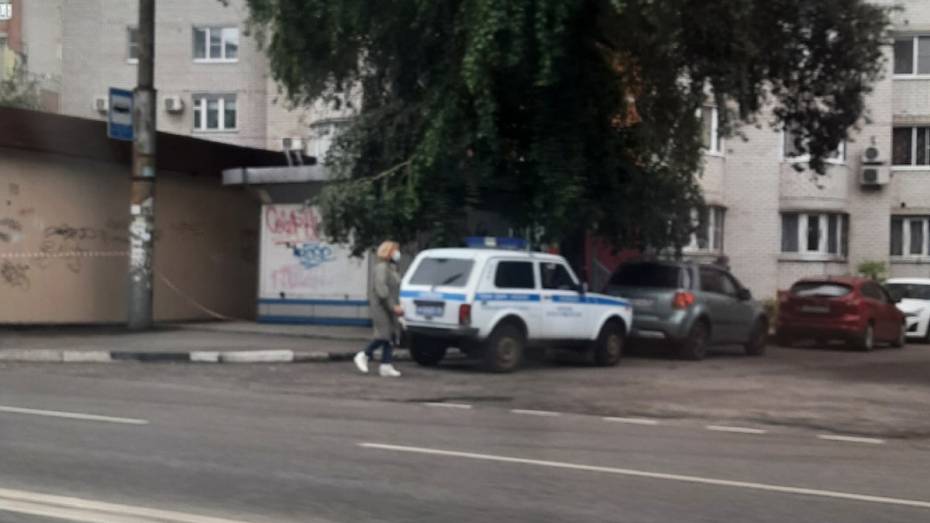 К сносу незаконной пиццерии в Воронеже привлекли полицейских с оружием