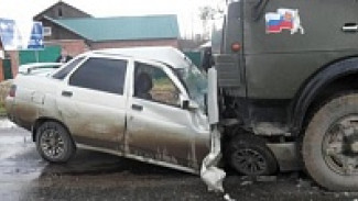 В Новохоперском районе «Фольксваген Джетта» угодил под колеса «КамАЗа»