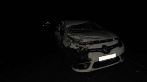 В Воронежской области пассажирку Renault Fluence госпитализировали после ДТП с грузовиком