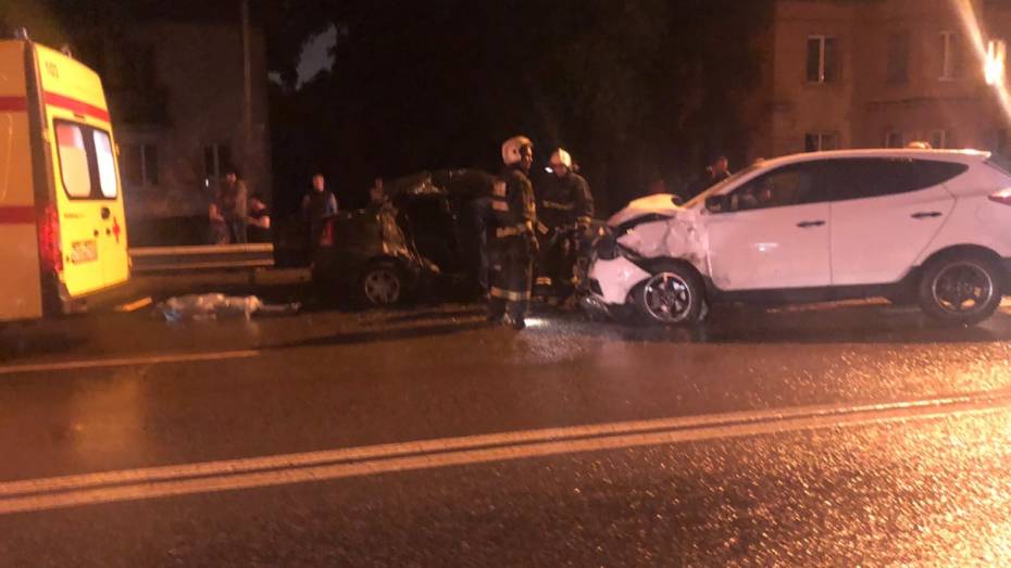 В ДТП возле Ротонды в Воронеже погиб водитель Renault