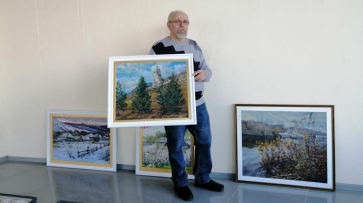 В Россоши открылась юбилейная выставка подгоренского художника Алексея Филипенко