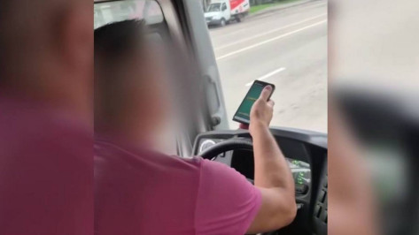 В Воронеже за опасное вождение оштрафовали водителя-игромана