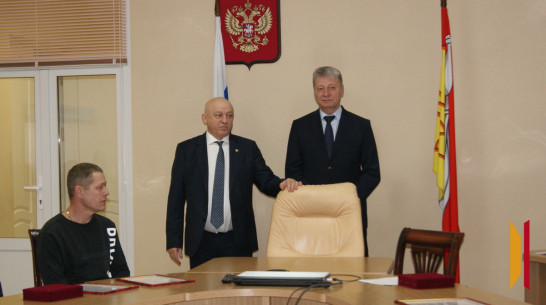 В Боброве вручили награды за поддержку участников СВО