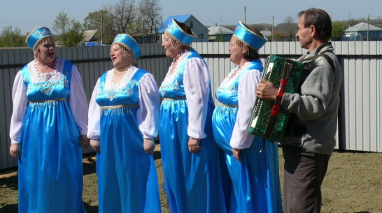 Верхнемамонская агитбригада дала концерт для временных переселенцев с Юго-Востока Украины