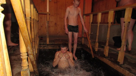 Нижнедевидцы окунулись в крещенские купели