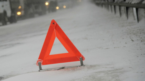 В ДТП на трассе под Воронежем один человек погиб и три пострадали