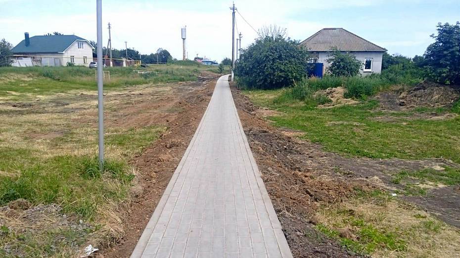 В репьевском селе Истобное построили тротуар за 1 млн рублей