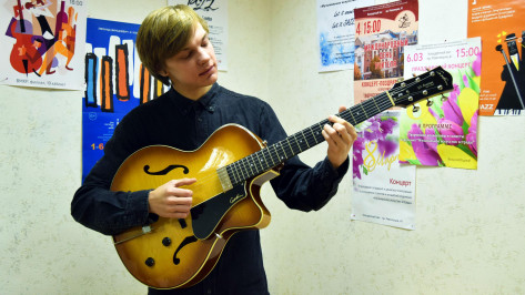 Мечты сбываются. «Стэл-инвест» подарил музыканту-самоучке из Воронежа джазовую электрогитару