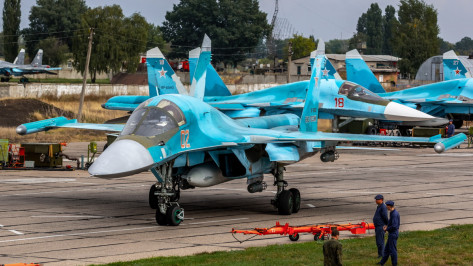Самолеты Су-34 разбомбили учебные цели под Воронежем