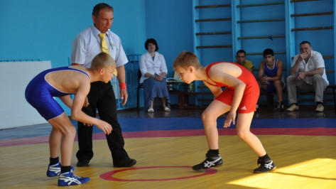 В Репьевке впервые прошел региональный турнир по вольной борьбе