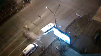 В сети появилось ВИДЕО ДТП с микроавтобусом и Hyundai в Воронеже