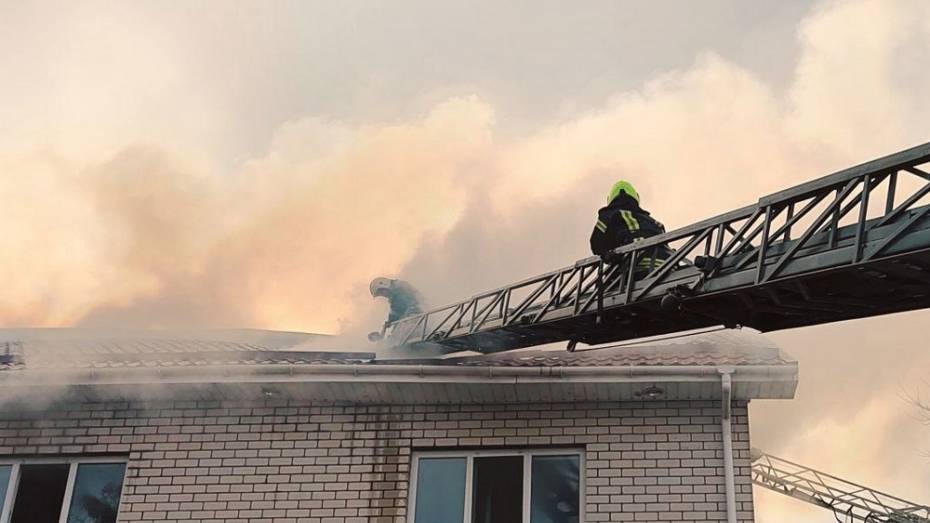 Названа предварительная причина пожара в пансионате с лежачими пациентами в Воронеже