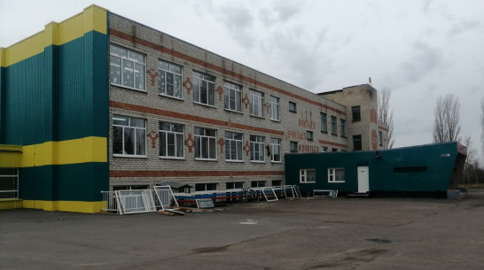 В двух сельских школах Ольховатского района заменят старые окна