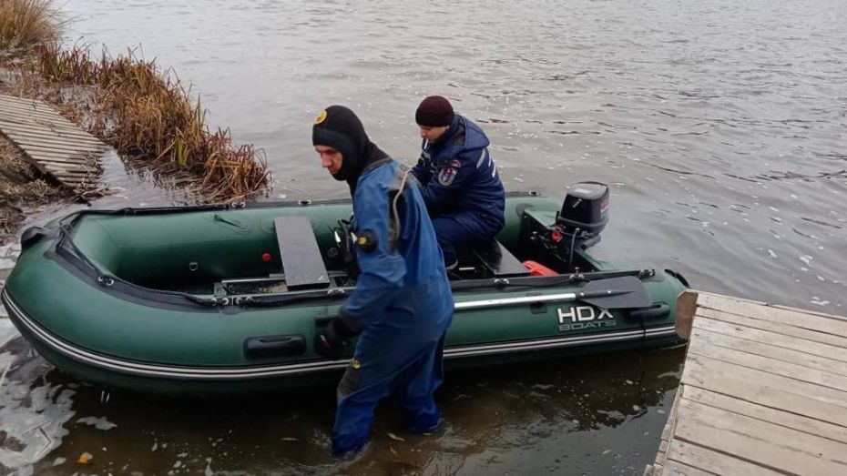 В Воронежской области ищут пропавшего рыбака, перевернувшегося на лодке