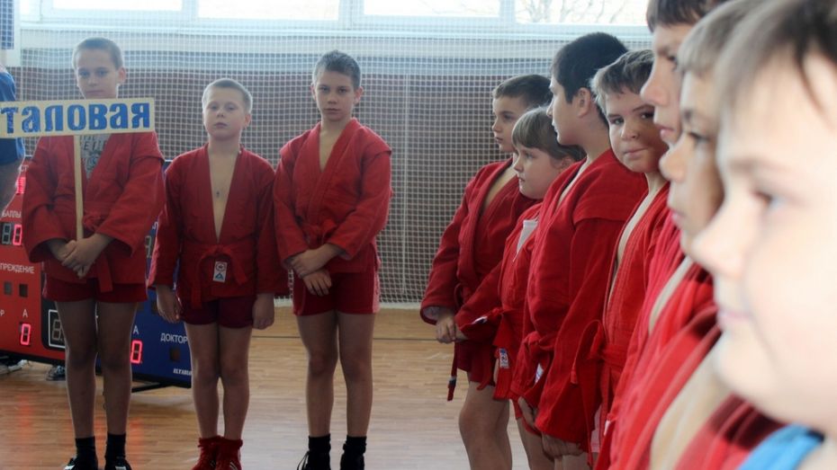 Таловские самбисты привезли с областного турнира 11 медалей