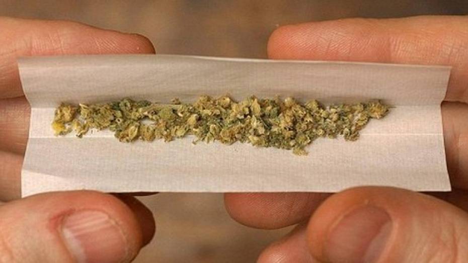 В нижнедевицком селе 30-летняя курильщица заменила табак марихуаной