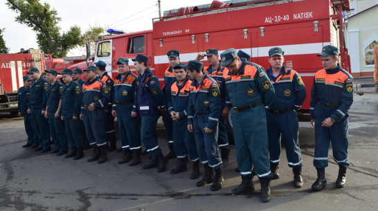 Тушить пожары в Рамонском районе помогли 26 калужских спасателей