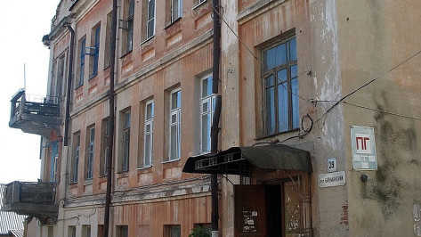 В Воронеже нашли похищенные с памятника архитектуры 100-летние чугунные решетки