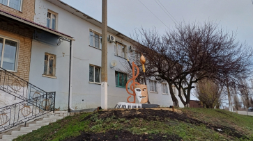 Активисты благоустроили территорию рядом с Хохольской школой искусств