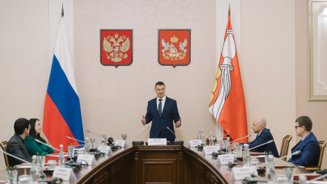Вице-губернатор Дмитрий Маслов наградил воронежских лекторов за просветительскую работу