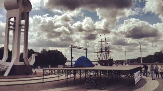 Велосипедисты поселились в палатке на Адмиралтейской площади Воронежа