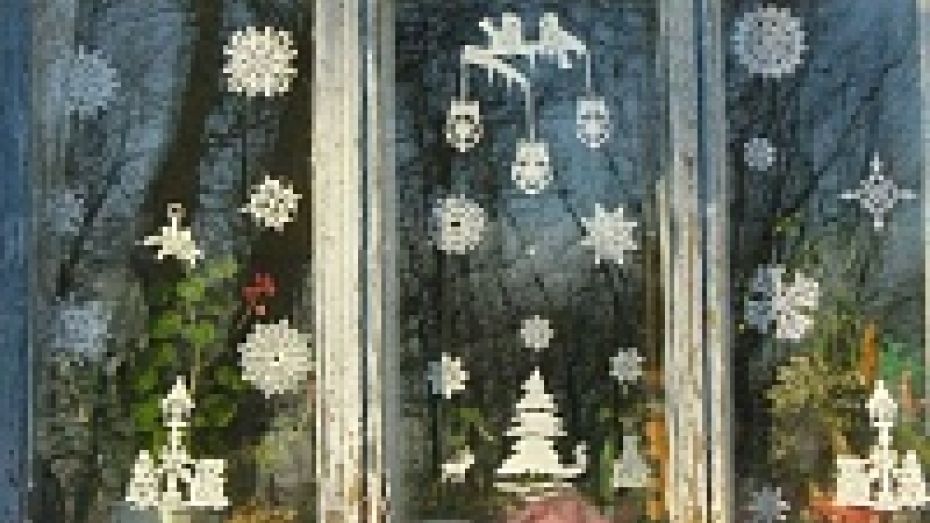 Жители новохоперского села освоили новый вид украшения окон к Новому году