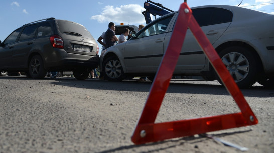 В Воронеже сняли на видео массовое ДТП на мосту на улице 9 Января