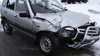 Водитель Chevrolet Niva погиб при столкновении с тягачом в Воронежской области