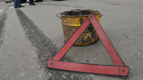 Малолитражка врезалась в остановку на Чудесной улице в Воронеже: пострадал пешеход