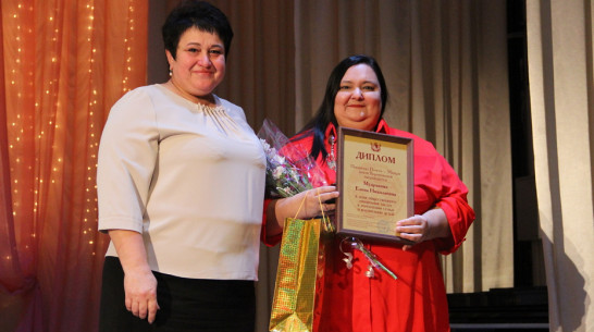 Многодетную мать из Подгоренского района наградили знаком «Матери земли Воронежской»