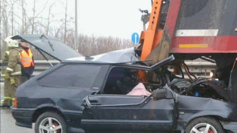 В Воронежской области «ВАЗ» врезался в Volvo: водитель погиб